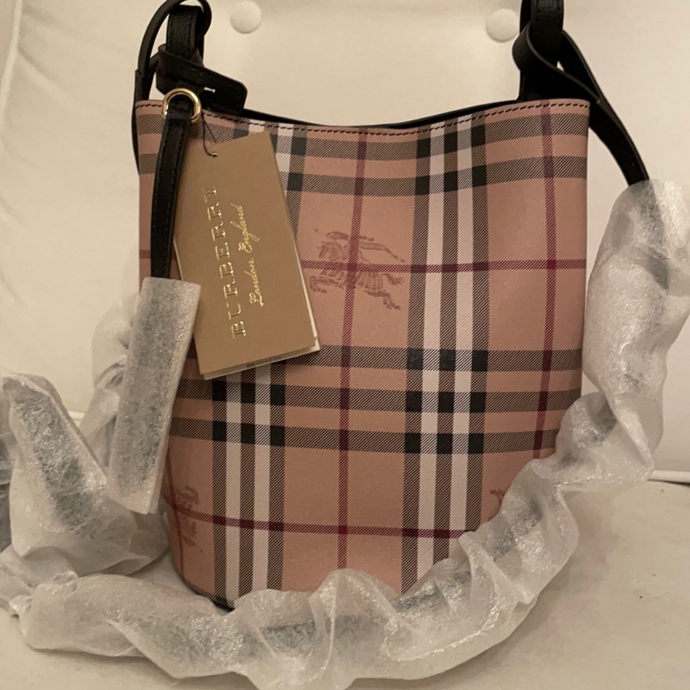 Burberry Lorne Small Bucket Bag NEW